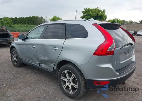 2013 Volvo Xc60 T6 z USA, uszkodzony, nr VIN YV4902DZ4D2425921